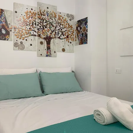 Stretti & Distratti -